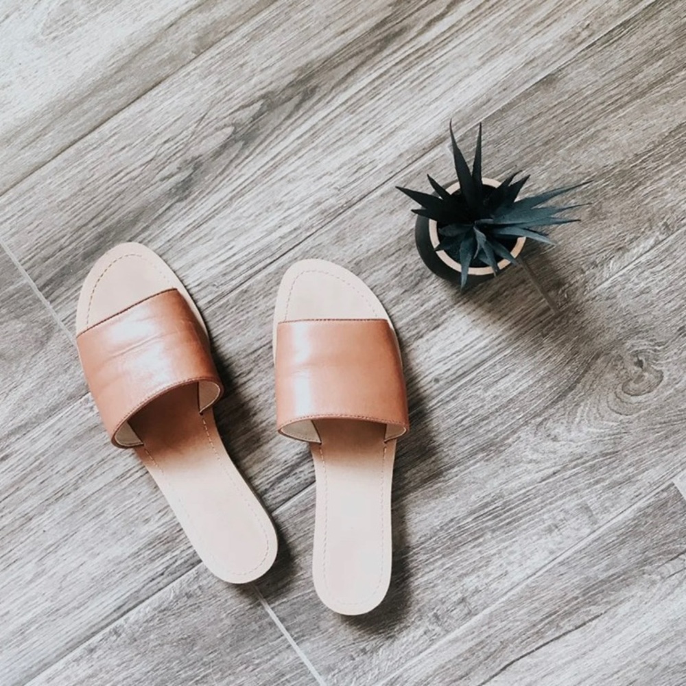 SAKS FIFTH AVENUE Cognac Leather Slides